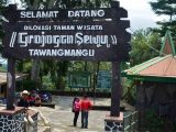 Gapura Masuk Grojogan Sewu Tawangmangu