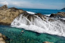 Kolam Renang Unik Pantai Wedi Ombo Gunung Kidul Jogjakarta