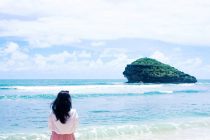Pesona Wisata Pantai Watu Karung Pacitan Jawa Timur